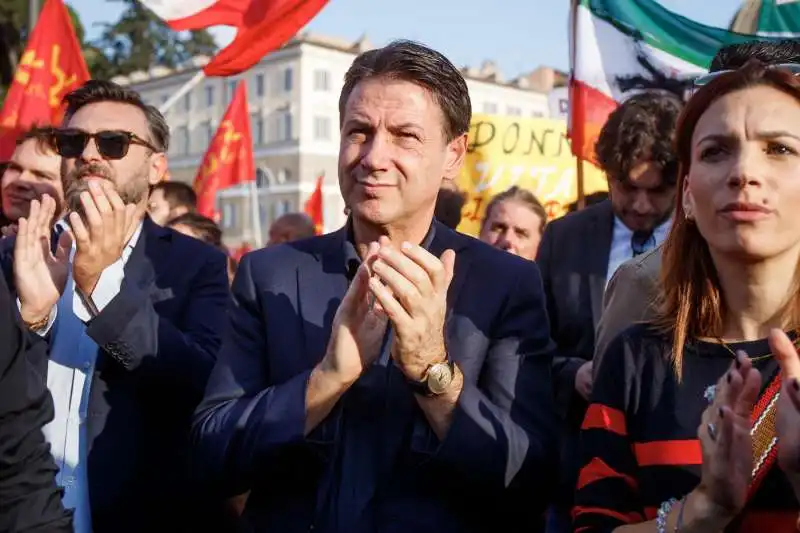 giuseppe conte in piazza con la cgil 