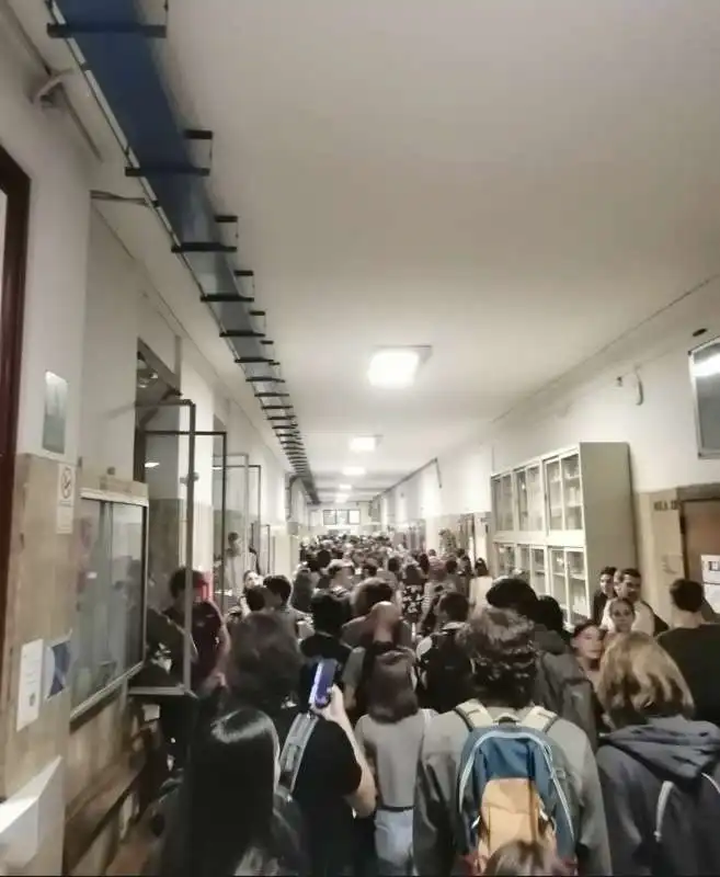 gli studenti occupano la facolta di scienze politiche alla sapienza   1