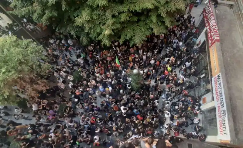 gli studenti occupano la facolta di scienze politiche alla sapienza   2