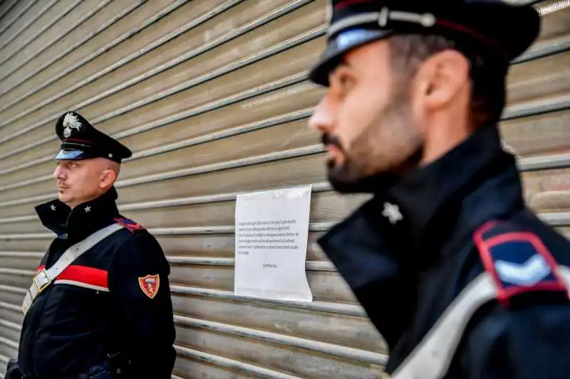 il centro commerciale milanofiori il giorno dopo gli accoltellamenti   3