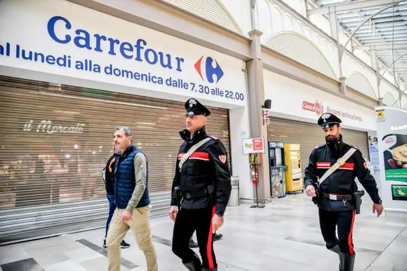 il centro commerciale milanofiori il giorno dopo gli accoltellamenti   6