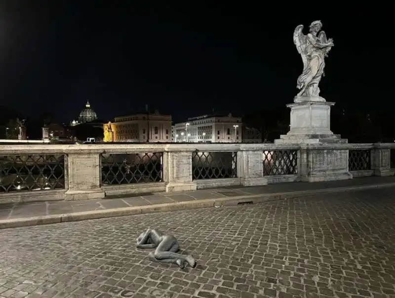 in flagella paratus sum   la scultura di jago a ponte sant angelo, roma   3