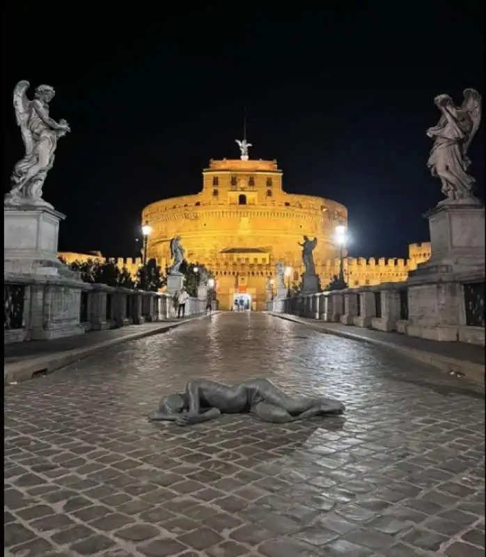 in flagella paratus sum   la scultura di jago a ponte sant angelo, roma   5