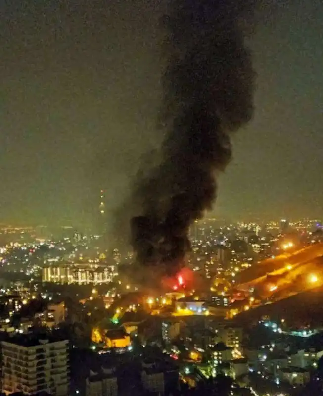 INCENDIO CARCERE DI EVIN IN IRAN 1