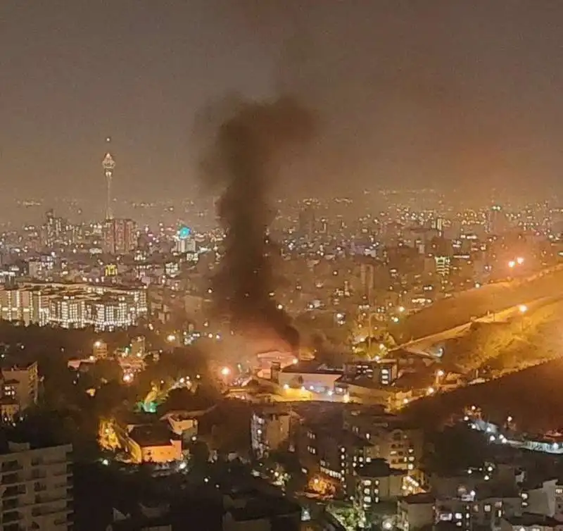 INCENDIO CARCERE DI EVIN IN IRAN 2