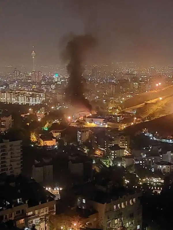 INCENDIO CARCERE DI EVIN IN IRAN 3