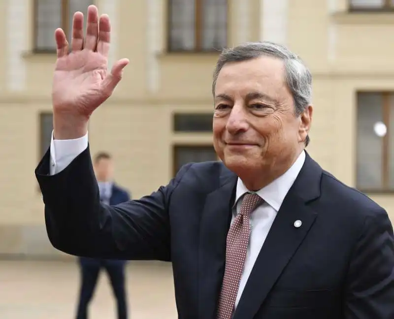 mario draghi a praga.    