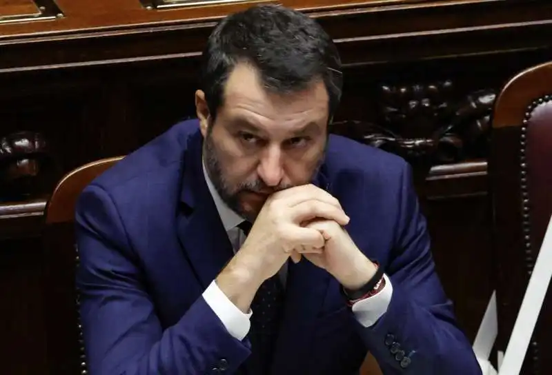 matteo salvini alla camera durante il discorso di giorgia meloni 