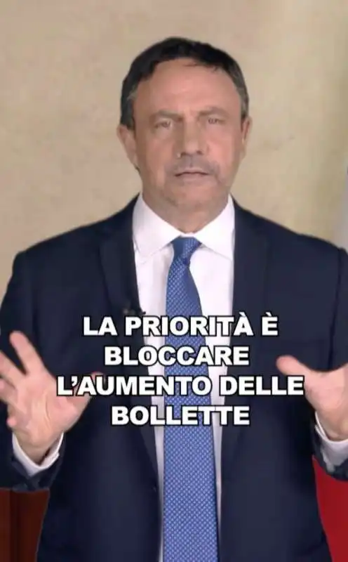 maurizio crozza imita matteo salvini   1