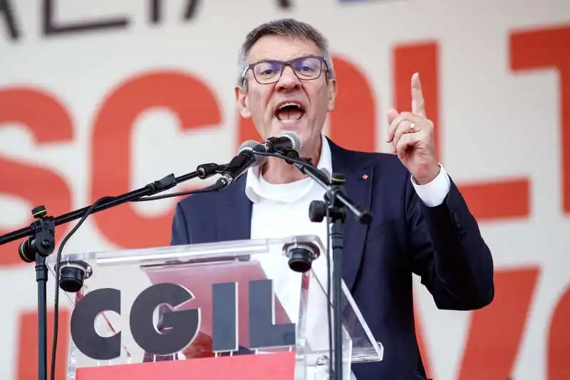 maurizio landini   manifestazione cgil  3