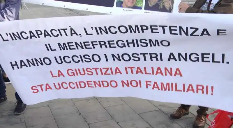 protesta familiari rigopiano