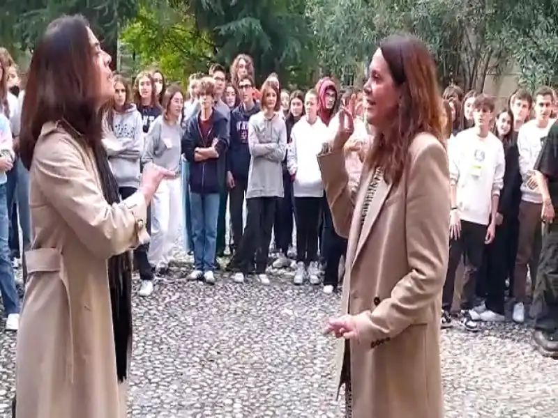 proteste contro la preside del liceo arnaldo da brescia 1