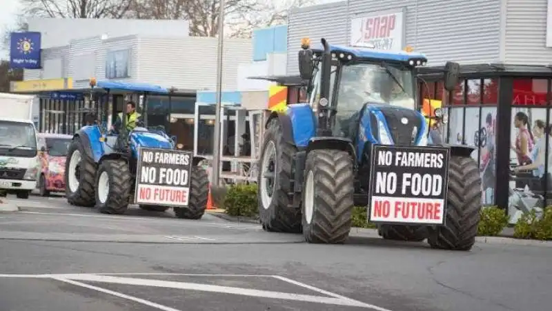 proteste in nuova zelanda contro la tassa sulle emissioni di biogas 1