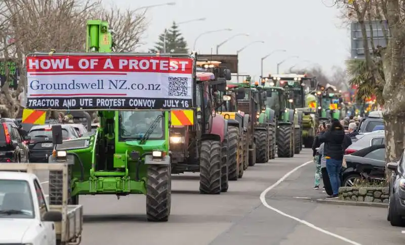 proteste in nuova zelanda contro la tassa sulle emissioni di biogas 10