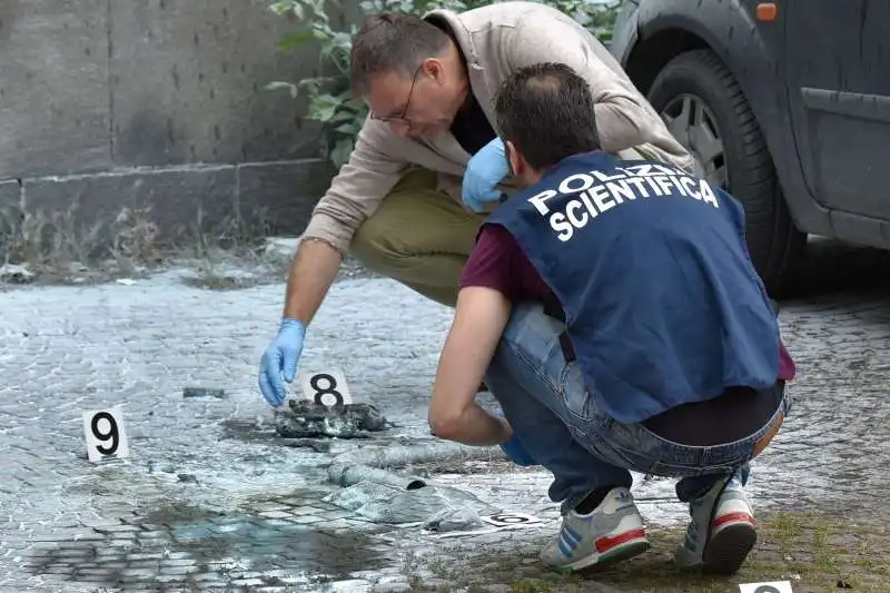 RAGAZZO MORTO A ROMA CON COLTELLATE ALLA SCHIENA