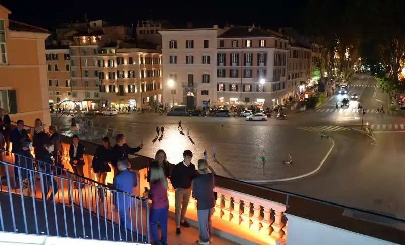 vista panoramica di piazza barberini e via veneto dalla terrazza del cinema barberini  foto di bacco