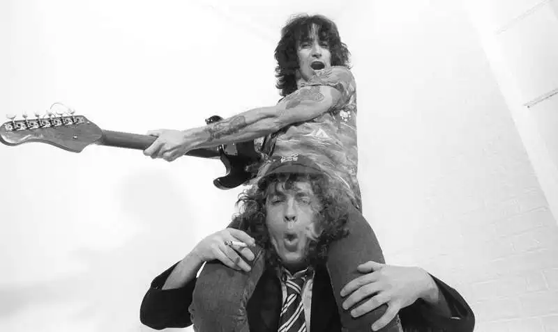 ac dc bon scott angus young