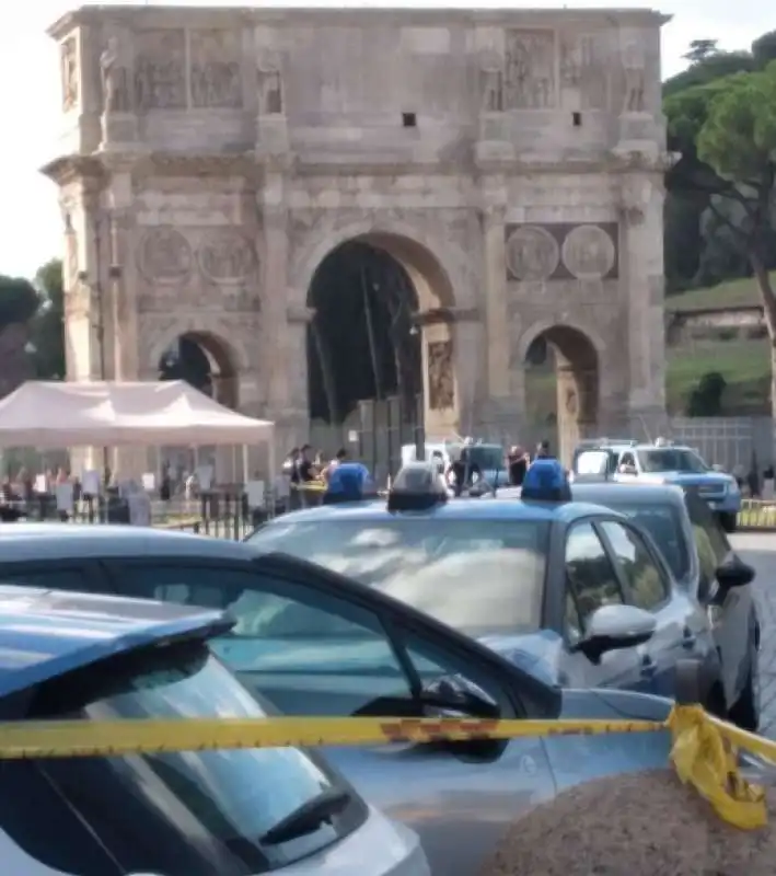 ALLARME BOMBA AL COLOSSEO