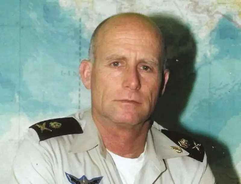 Ami Ayalon 