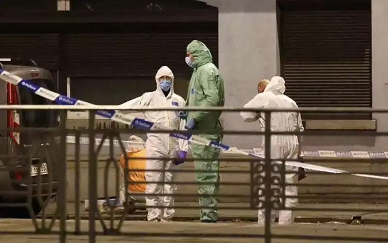 attentato a bruxelles   i rilievi della scientifica  2