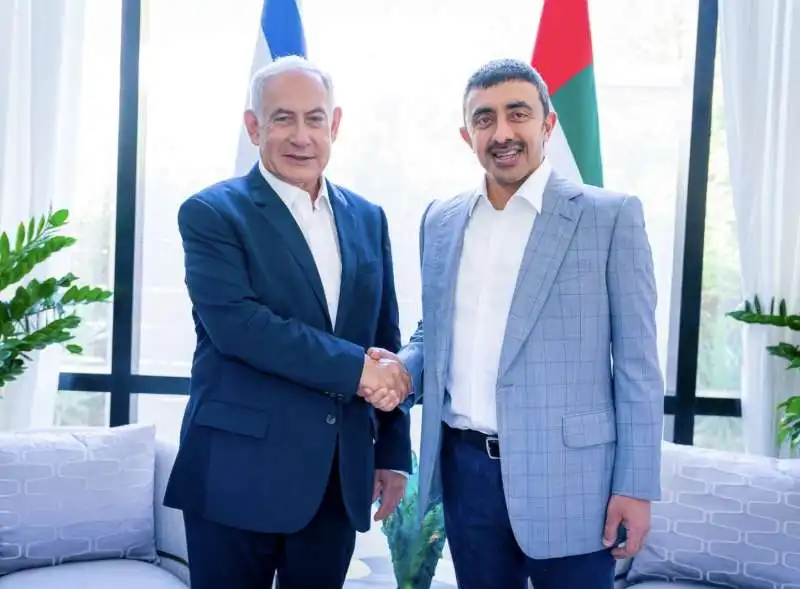 BENJAMIN NETANYAHU CON ABDULLAH BIN ZAYED (MINISTRO DEGLI ESTERI DEGLI EMIRATI ARABI UNITI) 