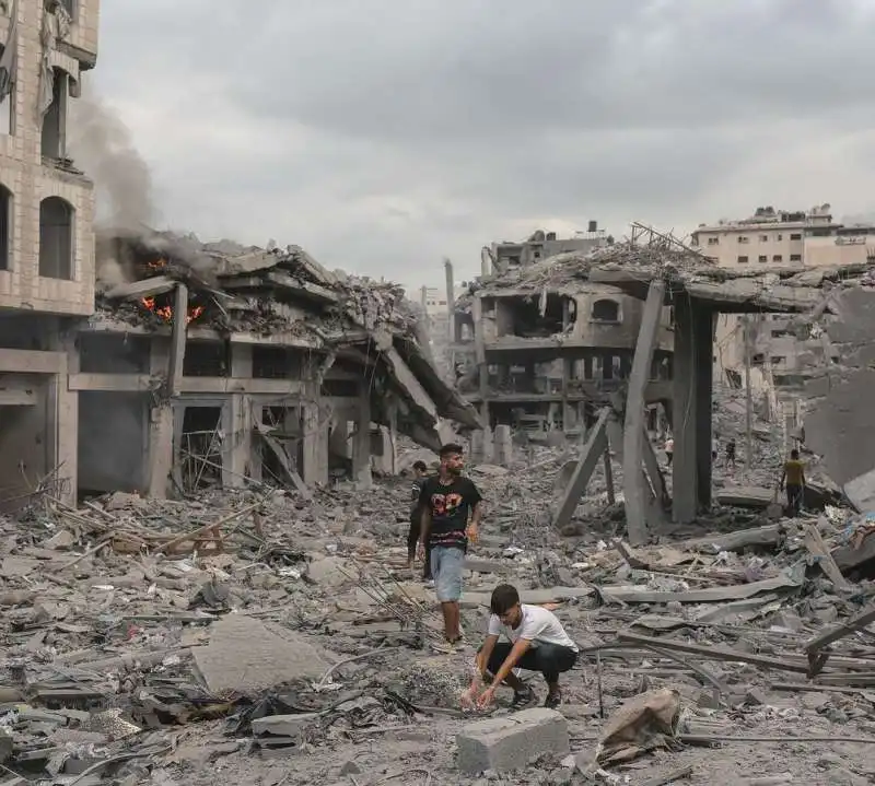 bombardamenti israeliani a gaza   foto di motaz azaiza   11