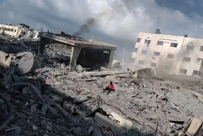 bombardamenti su gaza foto di motaz azaiza 1