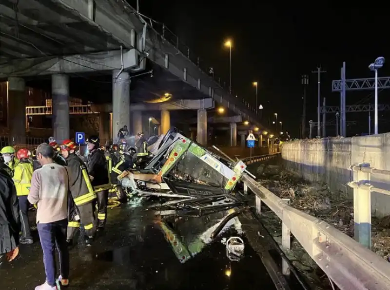 bus precipita a mestre   5