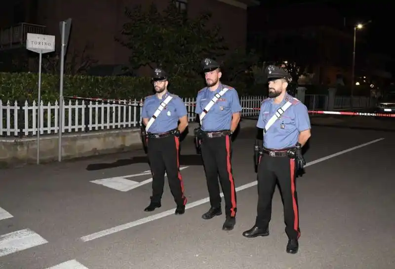 CARABINIERI SUL LUOGO DEL DUPLICE OMICIDIO A VIGNOLA (MODENA)  