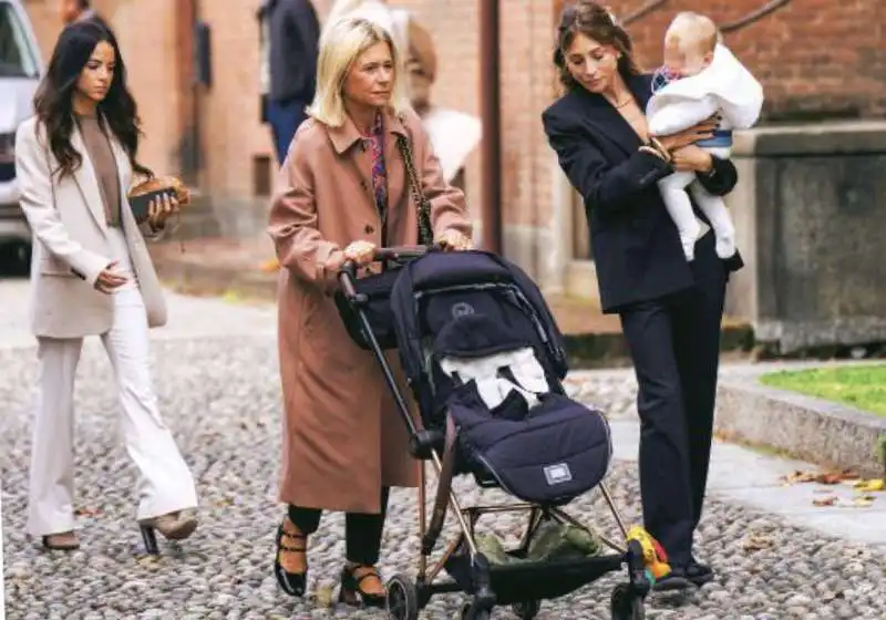 chiara cavilli gaia panzeri con la figlia e la mamma   foto di chi   