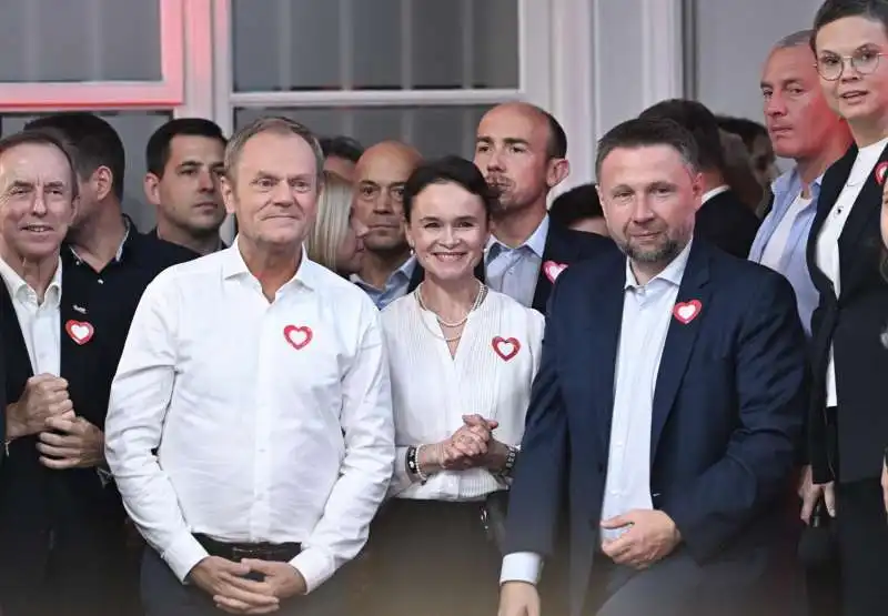 donald tusk alla sede di piattaforma civica a varsavia dopo le elezioni 