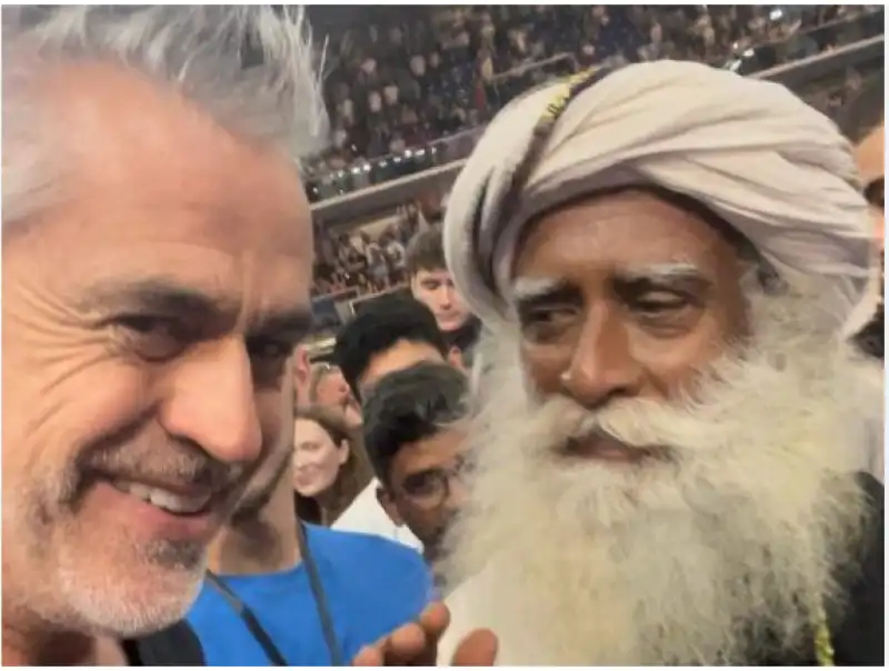 edoardo costa yogi indiano Sadhguru