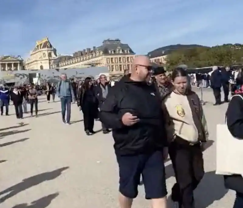 EVACUAZIONE REGGIA DI VERSAILLES PER ALLARME BOMBA