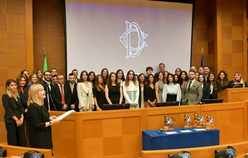 foto di gruppo degli studenti con stefano pontecorvo  foto di bacco