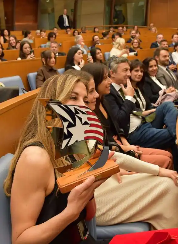 francesca fagnani con il premio  foto di bacco