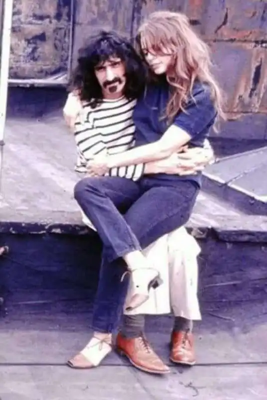 frank zappa e la moglie