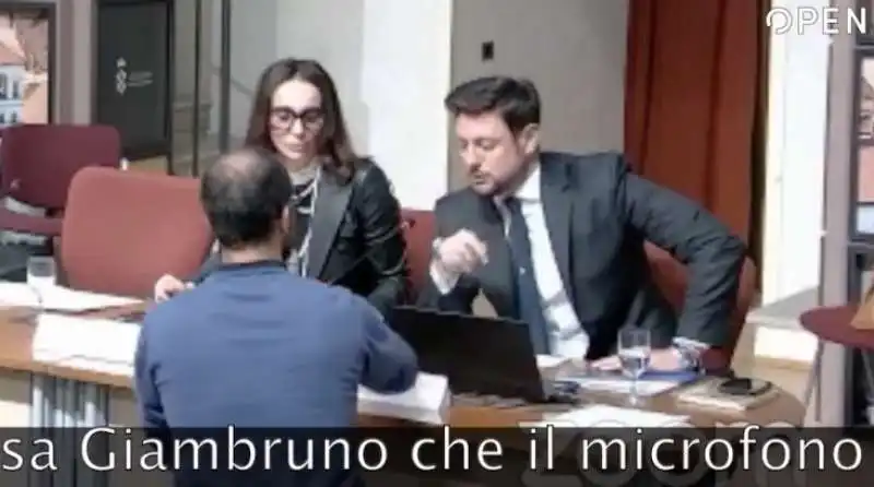 fuorionda di andrea giambruno durante il convegno sul turismo a pavia 5