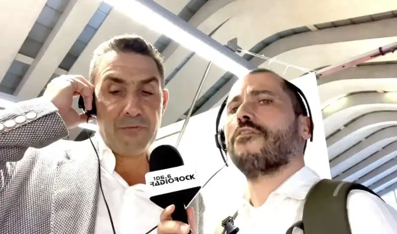 il generale roberto vannacci canta la locomotiva di guccini   radio rock 13