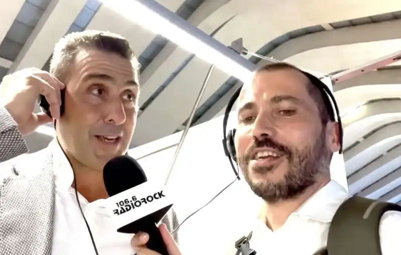 il generale roberto vannacci canta la locomotiva di guccini   radio rock 4