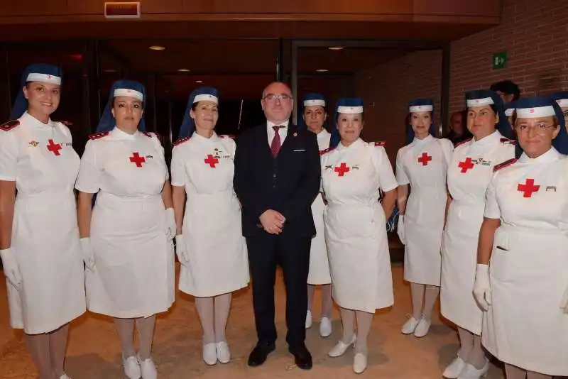 il presidente della croce rossa italiana rosario valastro e le crocerossine  foto di bacco