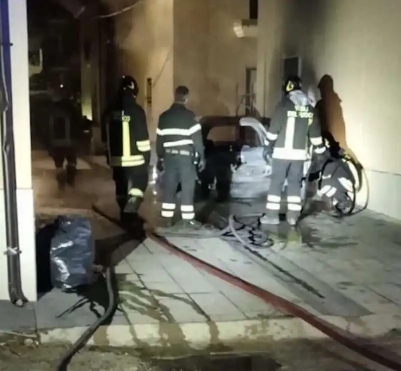 incendiata l auto di ida gattuso 3