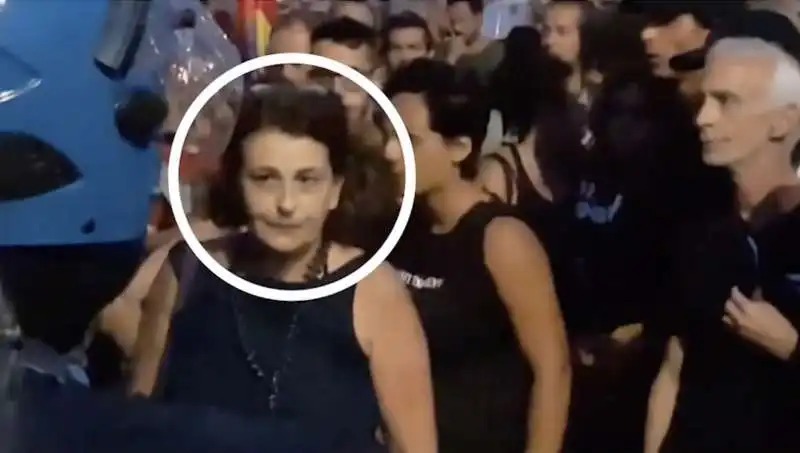 iolanda apostolico alla manifestazione contro salvini nel 2018 a catania