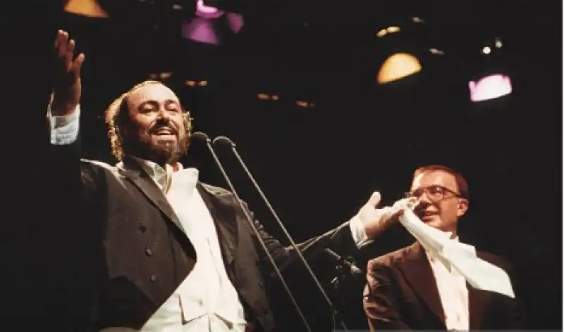 LEONE MAGIERA LUCIANO PAVAROTTI 4