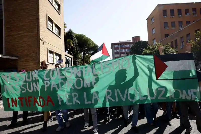 manifestazione degli studenti pro palestina a la sapienza   5