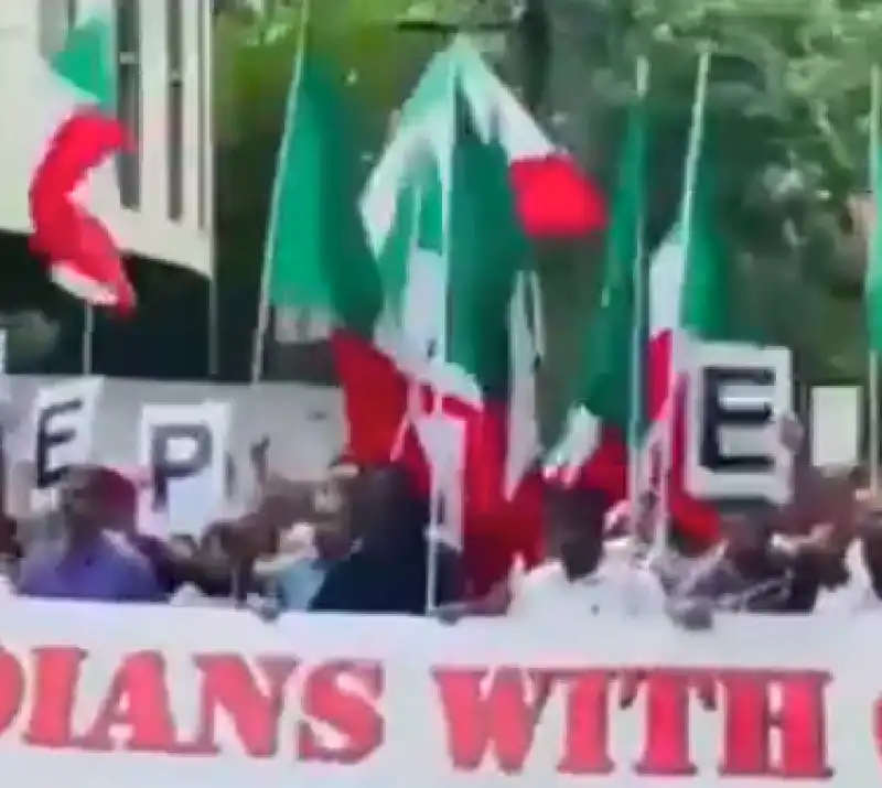 manifestazione pro palestina in india con bandiere italiane 2