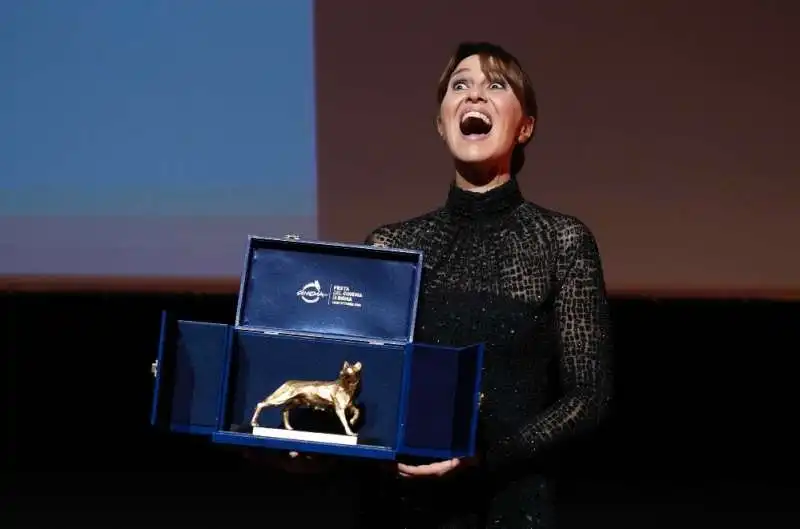 paola cortellesi premiata alla festa del cinema di roma