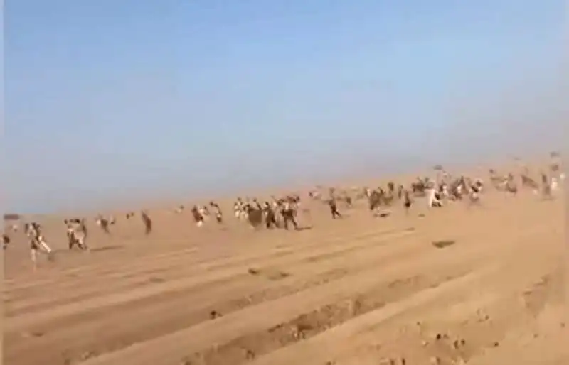 ragazzi al rave in fuga dai miliziani di hamas nel deserto  3