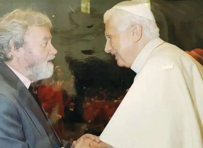 ROBERTO GRAMOLA CON PAPA BENEDETTO XVI