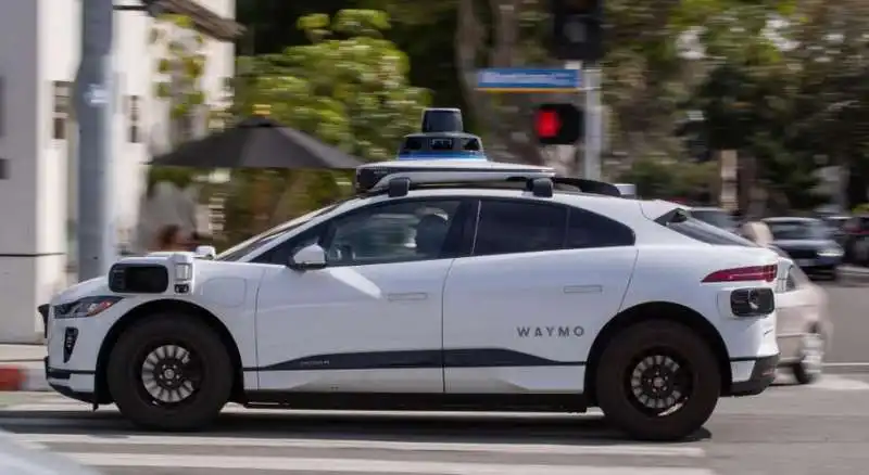 robotaxi waymo  2