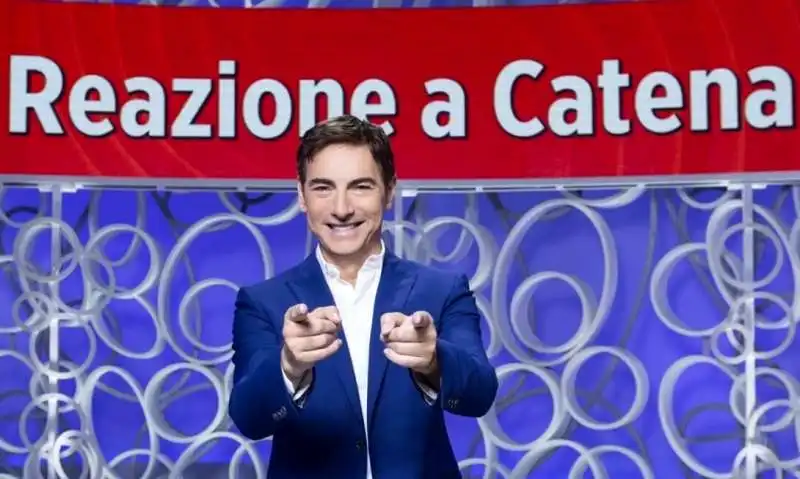 tutti giocano a reazione a catena  3